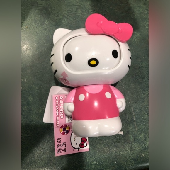Hello Kitty adorable candy dispenser with candy pieces new - Picture 3 of 11